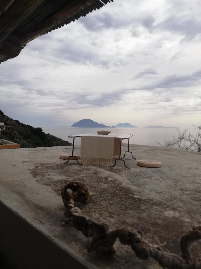 Alicudi Giardino Dei Carrubi- Al Gradino 365 Acomodação com café da manhã Exterior foto