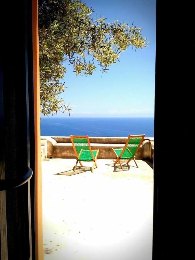 Alicudi Giardino Dei Carrubi- Al Gradino 365 Acomodação com café da manhã Exterior foto