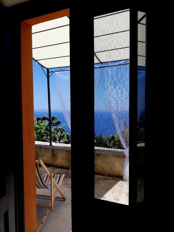 Alicudi Giardino Dei Carrubi- Al Gradino 365 Acomodação com café da manhã Exterior foto